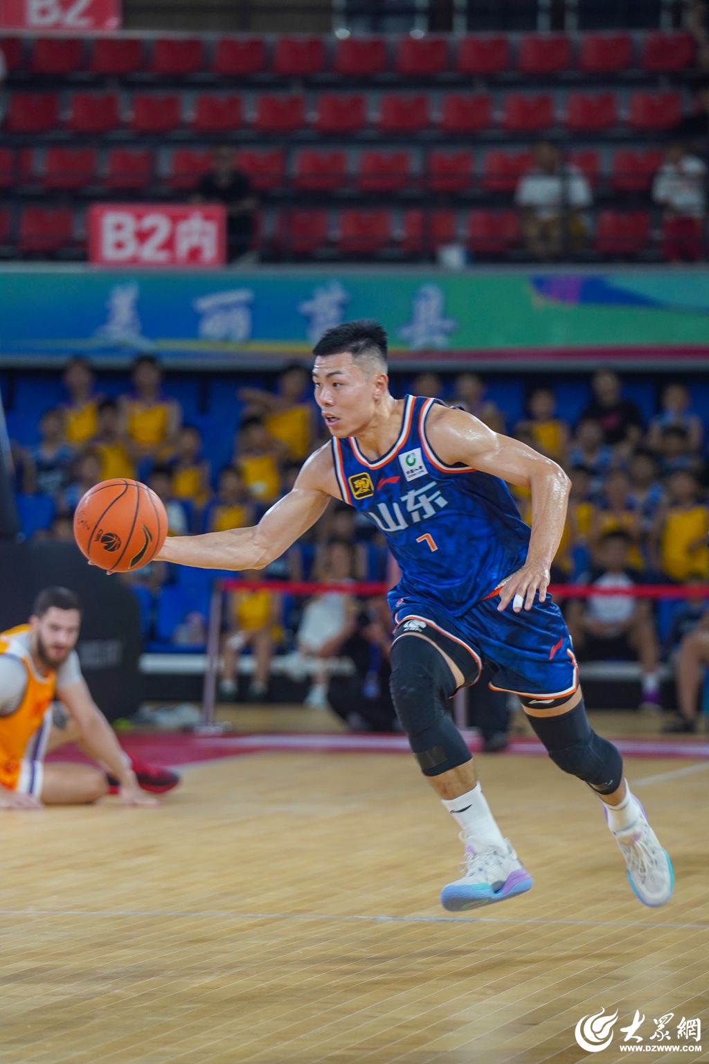 加时末段山东男篮调整名单以备欧超杯；更衣室发声环节打磨；赛场秩序良好；更衣室氛围转暖的简单介绍-开云APP